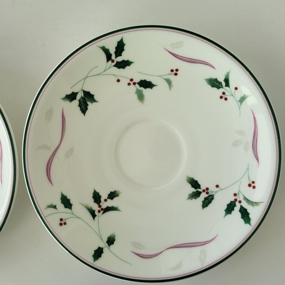 Mikasa Set of 2 Holiday Slendor Saucers  Plates BONE CHINA Y1025 Christmas Holly - Picture 2 of 4